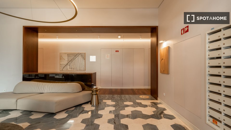 Apartment Lisbon, 2 beds, 82m² — photo 16