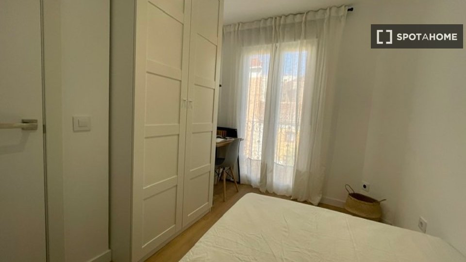 Double room Madrid, 18 beds — photo 25