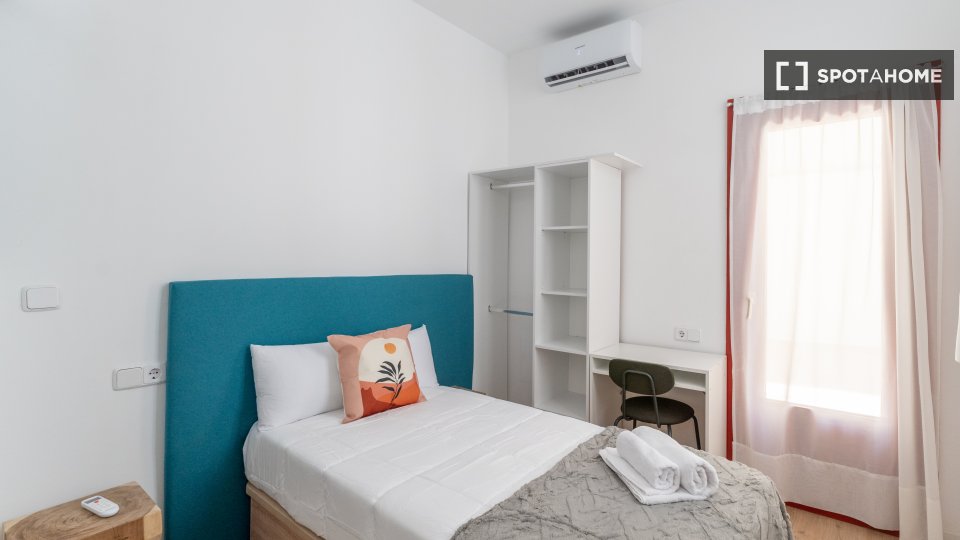 Double room Madrid, 5 beds — photo 13