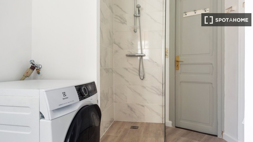 Apartment Paris, 2 beds, 64m² — photo 18