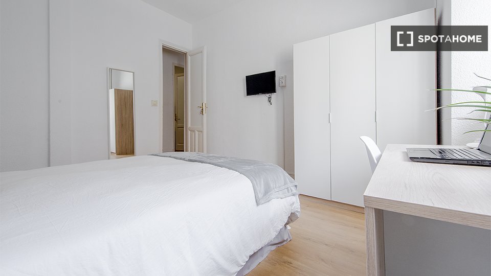 Double room Madrid, 8 beds, 200m² — photo 6
