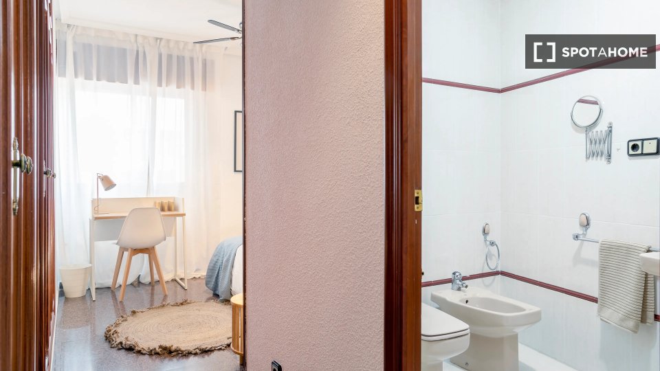 Double room Alicante, 3 beds — photo 9