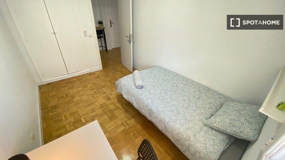 Double room Madrid, 4 beds — photo 12