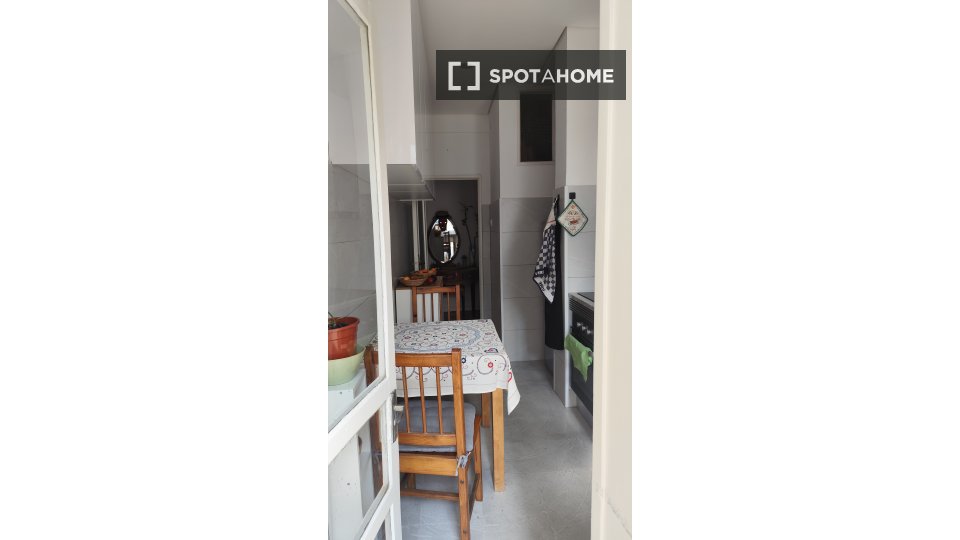 Double room Porto, 1 bed, 85m² — photo 9