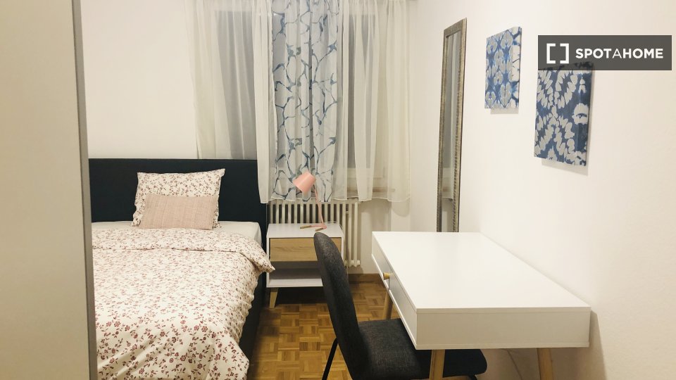Double room Zurich, 3 beds — photo 1