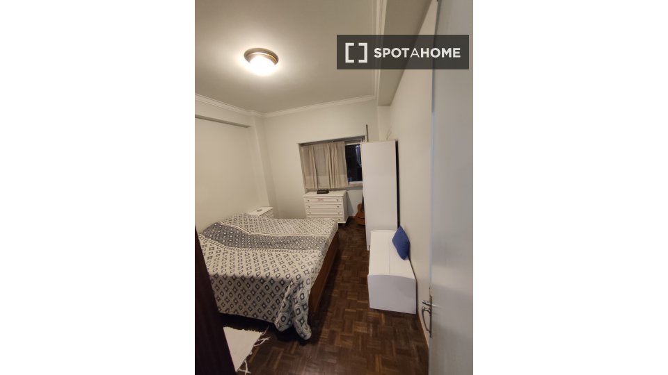 Apartment Lisbon, 2 beds, 75m² — photo 18