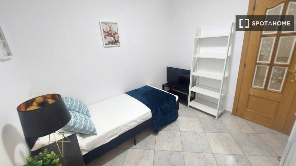 Double room Madrid, 4 beds, 95m² — photo 14
