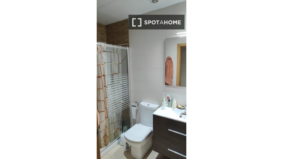Double room Madrid, 3 beds, 101m² — photo 6