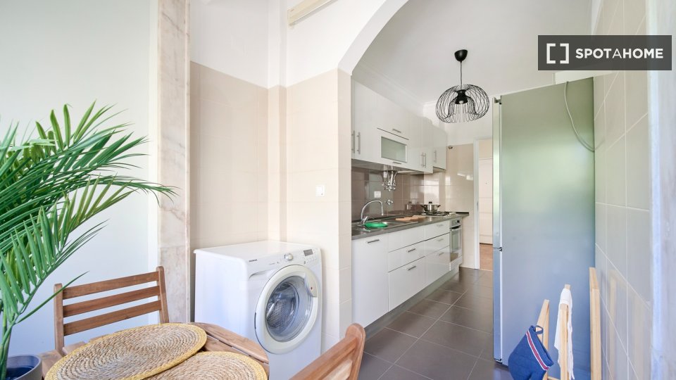 Double room Lisbon, 5 beds — photo 34