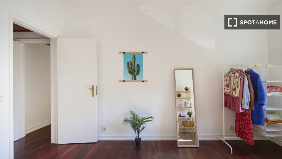 Double room Lisbon, 5 beds — photo 17