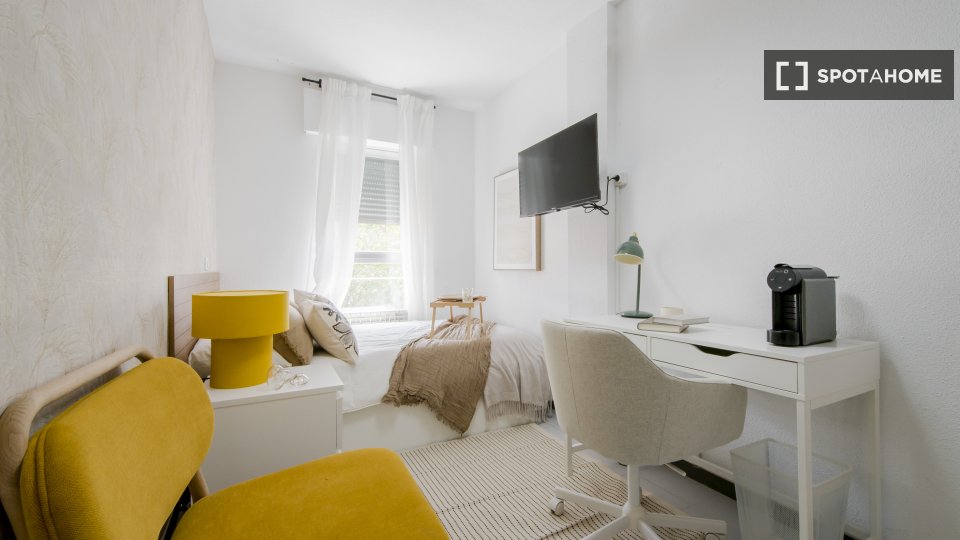Double room Madrid, 5 beds — photo 46