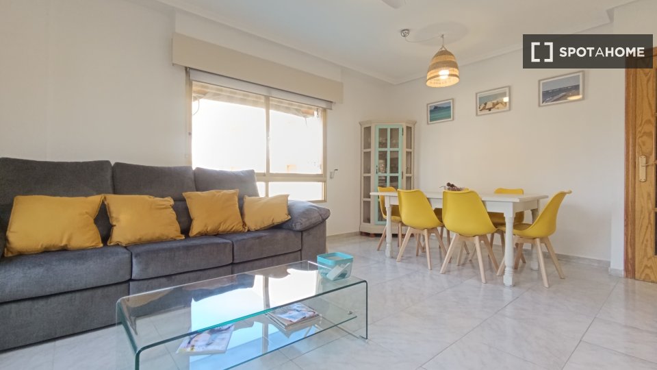 Apartment Alicante, 3 beds, 77m² — photo 1