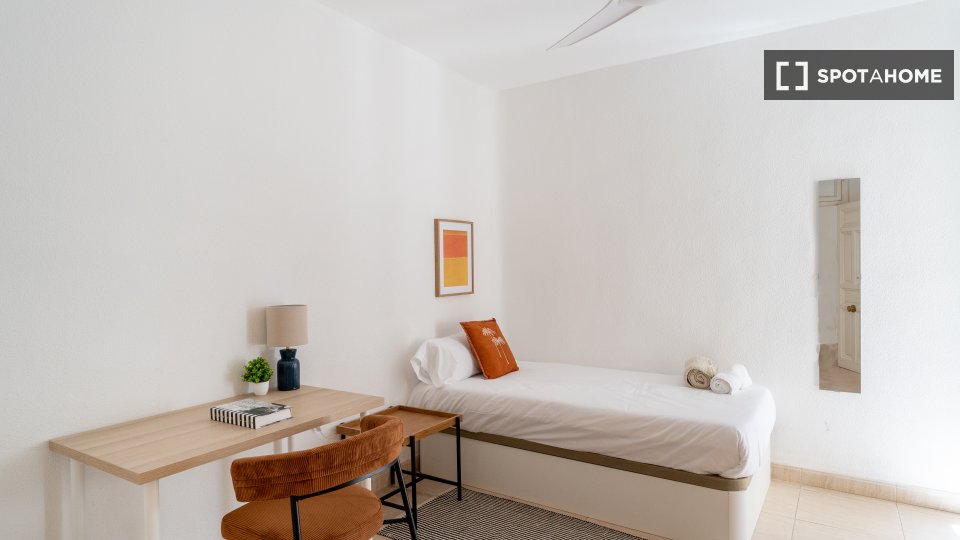 Double room Madrid, 7 beds — photo 18