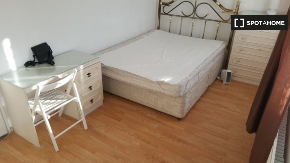 Double room London, 4 beds — photo 1