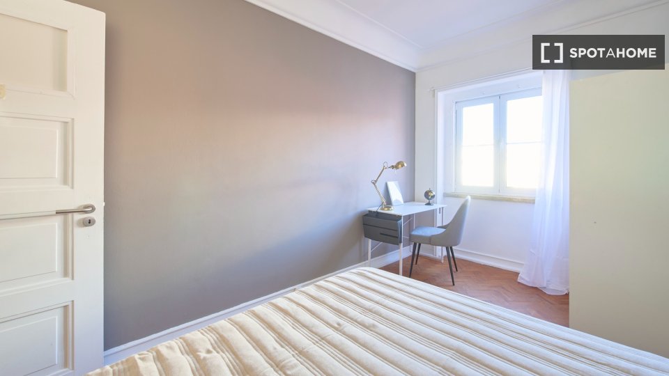 Double room Lisbon, 6 beds — photo 30