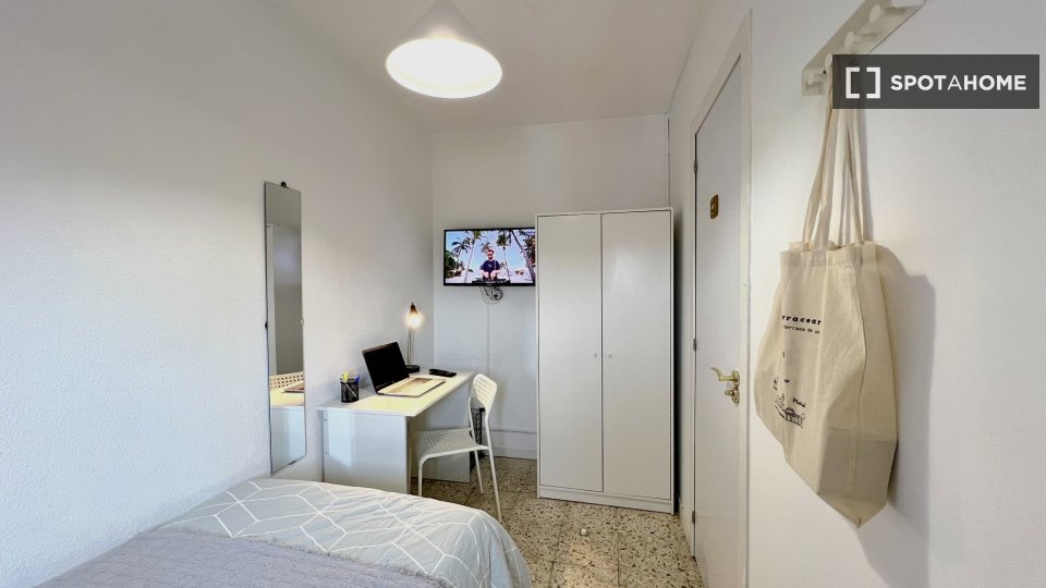 Double room Madrid, 5 beds, 100m² — photo 24