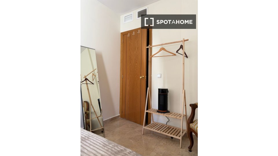 Double room Valencia, 3 beds, 120m² — photo 12