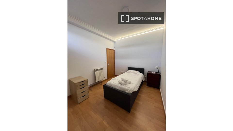 Double room Porto, 5 beds, 400m² — photo 19