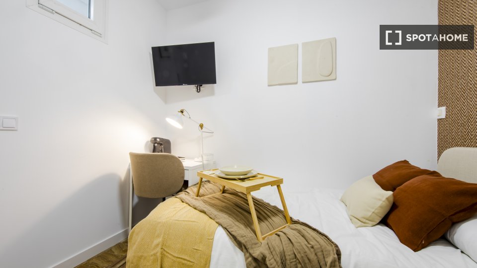 Double room Madrid, 8 beds — photo 2