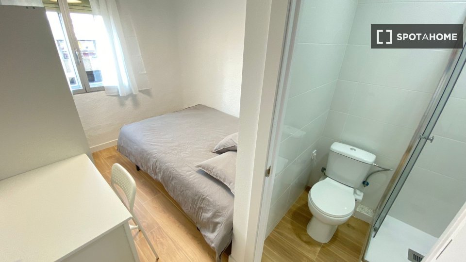 Double room Madrid, 5 beds — photo 14