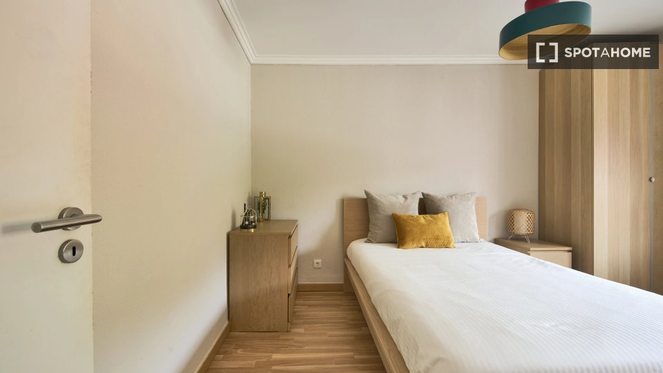 Double room Lisbon, 4 beds — photo 11
