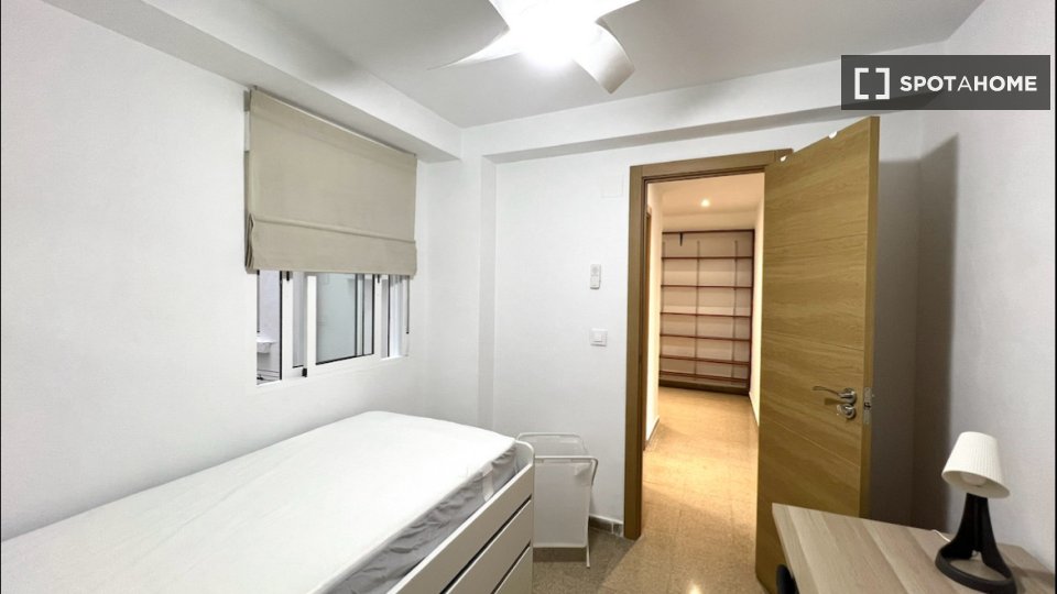 Double room Valencia, 7 beds, 200m² — photo 19