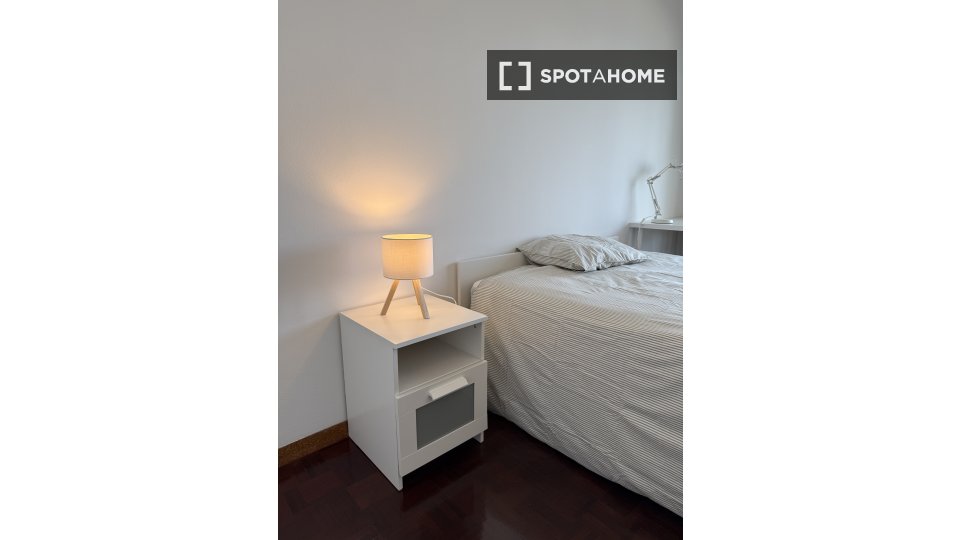 Double room Lisbon, 4 beds, 124m² — photo 12