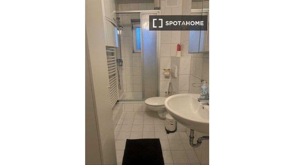 Double room Dusseldorf, 4 beds, 100m² — photo 14