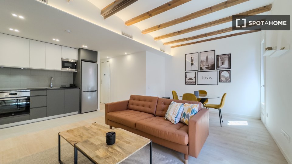 Apartment Barcelona, 2 beds, 73m² — photo 5