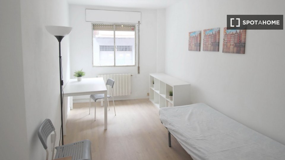 Double room Madrid, 4 beds — photo 10
