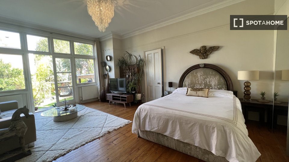 Double room London, 2 beds, 90m² — photo 13