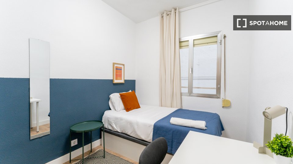 Double room Madrid, 5 beds — photo 6