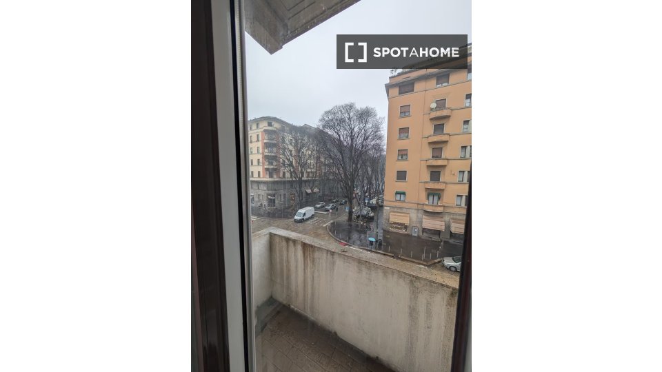 Double room Milan, 3 beds, 90m² — photo 8