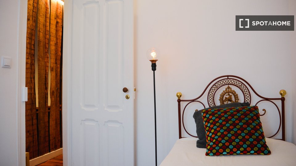 Double room Lisbon, 4 beds — photo 16