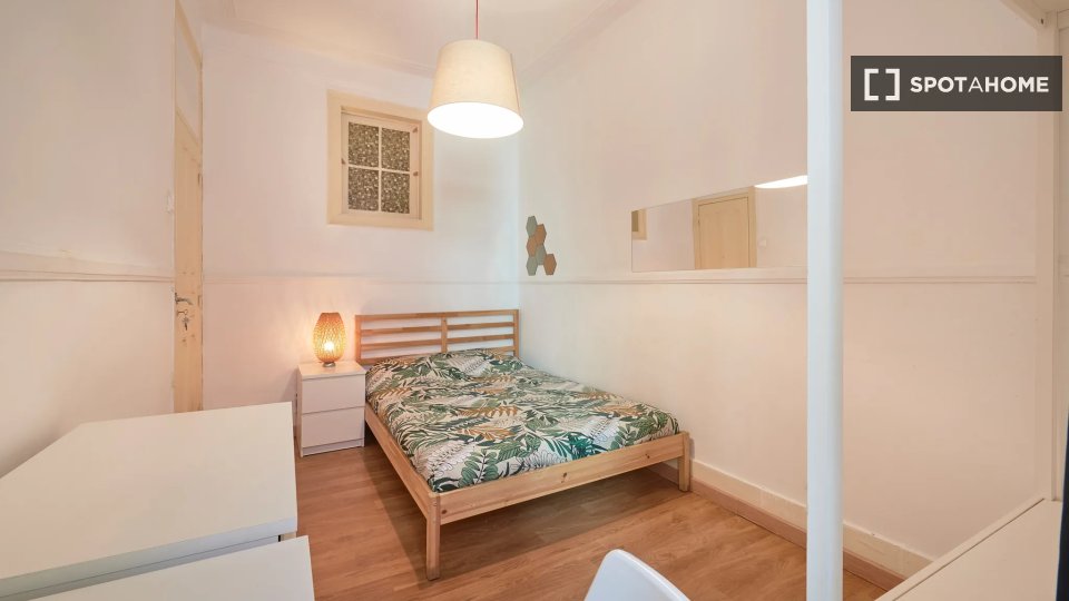 Double room Lisbon, 4 beds — photo 13