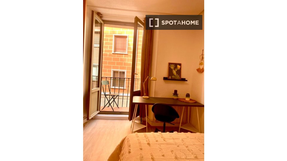 Double room Madrid, 5 beds — photo 5
