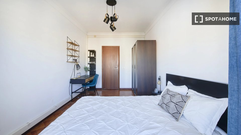 Double room Lisbon, 6 beds — photo 14