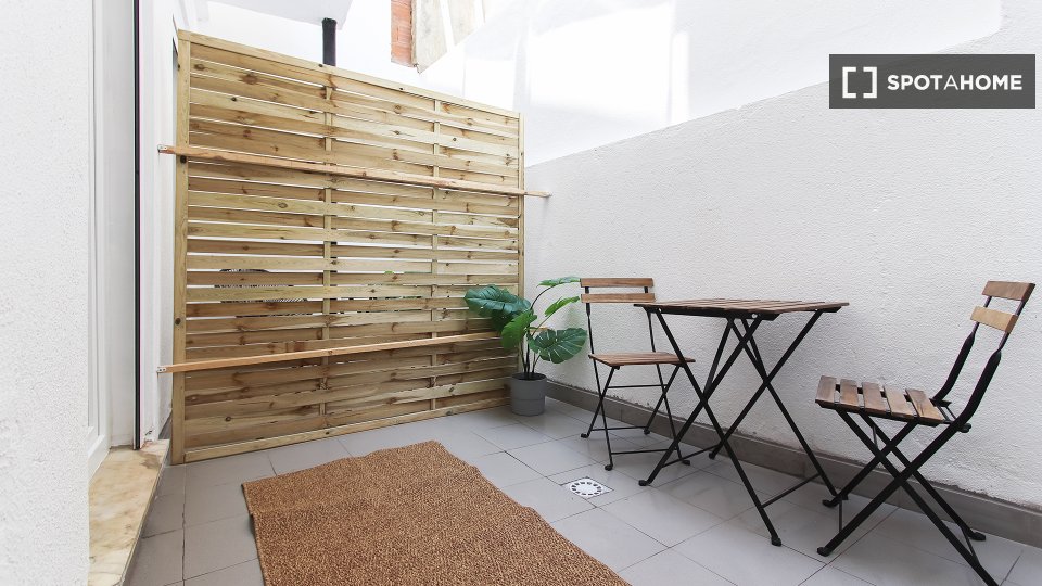 Double room Lisbon, 4 beds — photo 8