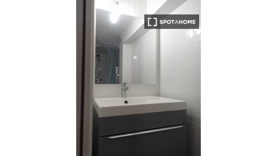 Double room Lyon, 1 bed, 40m² — photo 1