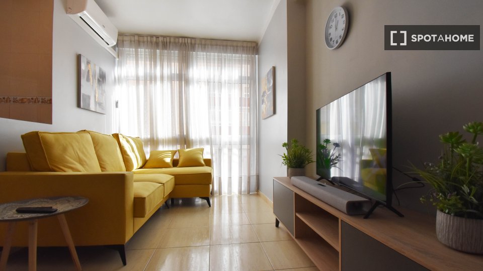 Apartment Malaga, 3 beds, 68m² — photo 1