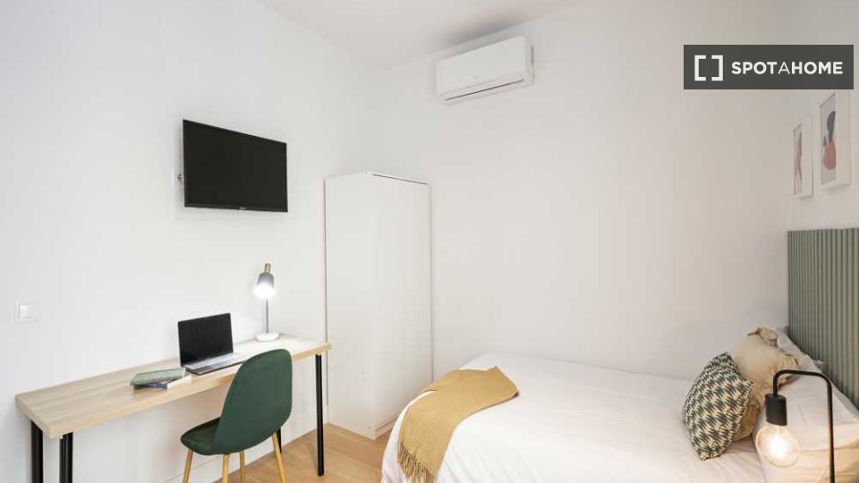 Double room Madrid, 16 beds — photo 25