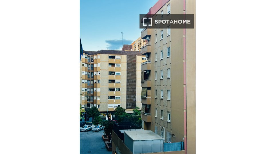 Apartment Valencia, 4 beds, 80m² — photo 26