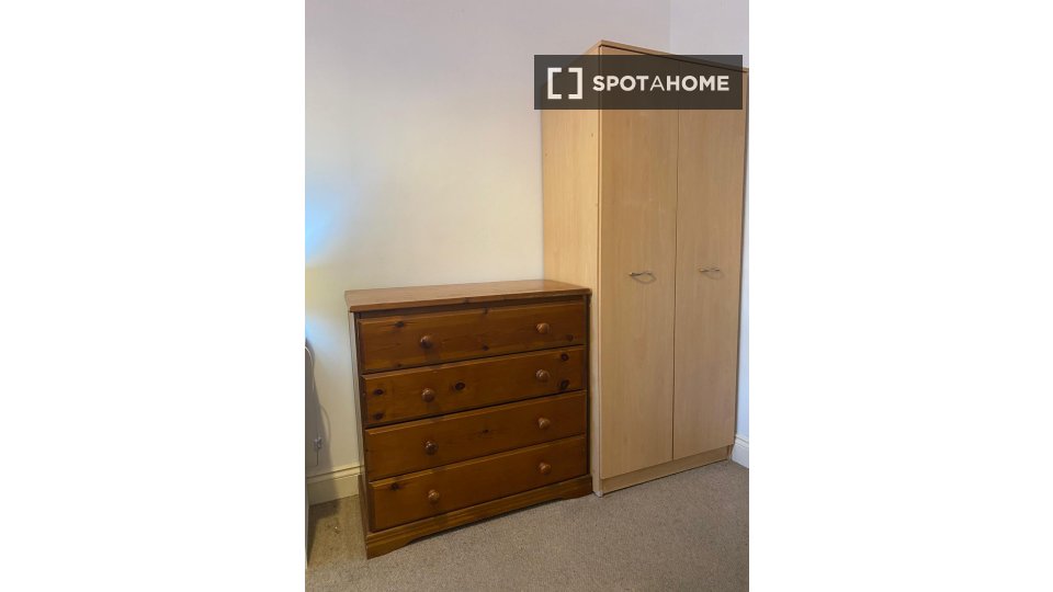 Double room London, 3 beds, 92m² — photo 21