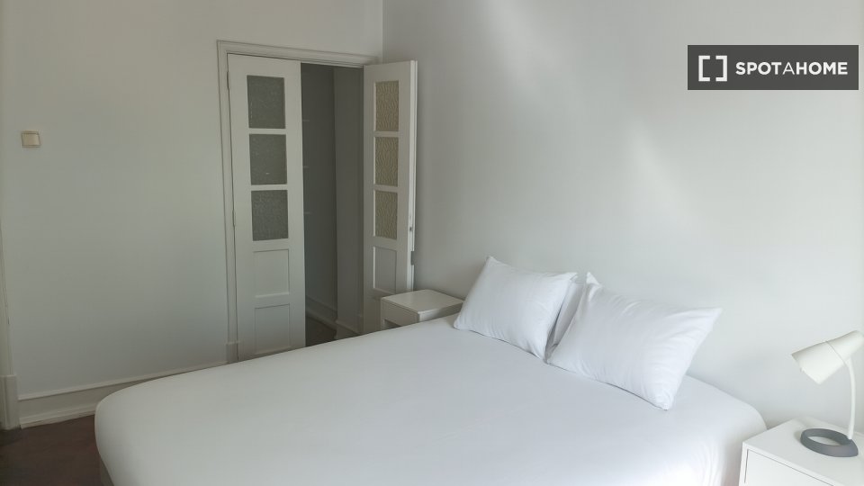 Double room Lisbon, 4 beds — photo 30