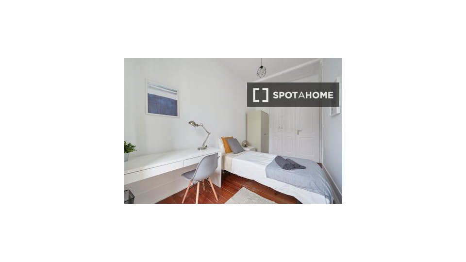 Double room Lisbon, 6 beds — photo 11