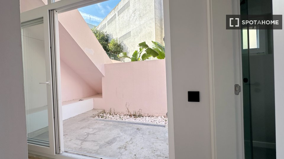 Apartment Lisbon, 2 beds, 70m² — photo 7