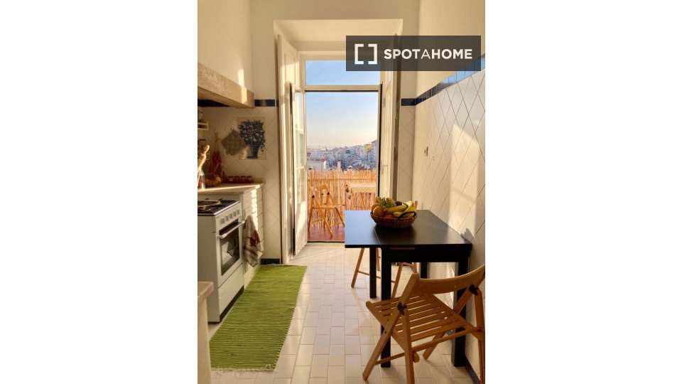 Double room Lisbon, 4 beds, 190m² — photo 9