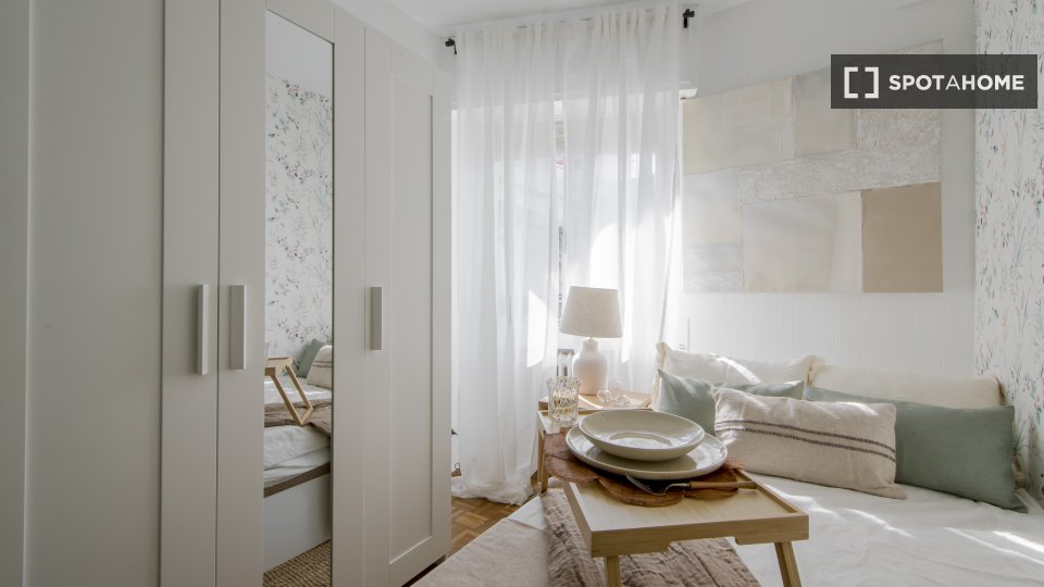 Habitación en piso compartido en alquiler en Bellas Vistas, Madrid