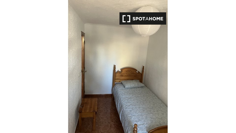 Double room Madrid, 3 beds, 60m² — photo 9