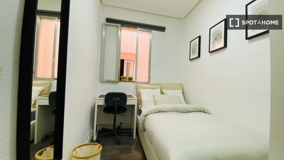 Double room Madrid, 4 beds — photo 5